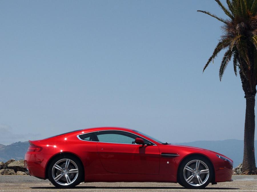  Aston Martin V8 Vantage 2008 года  (NA) (фото 7 из 16)